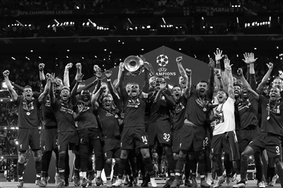 目睹15岁男孩山顶解说后，秘鲁甲转播商报销路费邀其出席联赛