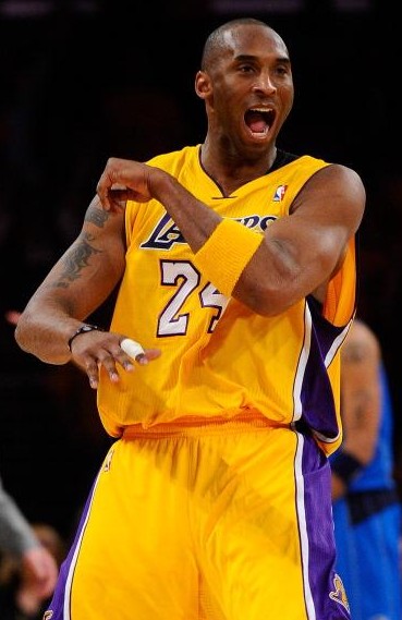 这是中后卫？范德芬长途奔袭神似孙兴慜的普斯卡什奖进球（中卫也能这样？范德芬长途奔袭复刻孙兴慜普斯卡什神球）