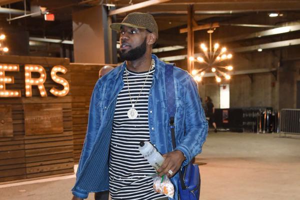 博洛尼亚3-0大胜乌迪内斯，波贝加梅开二度，贝尔纳代斯基建功（博洛尼亚3比0完胜乌迪内斯：波贝加梅开二度，贝尔纳代斯基破门）