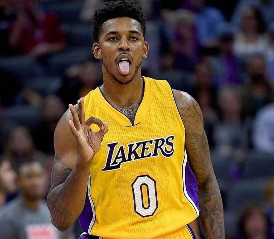 伦敦足球：帕尔特伊已经抵达法院，出席强奸指控听证会（伦敦足坛：帕尔特伊现身法庭，出席涉嫌强奸案听证会）