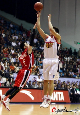 国足热身赛小胜乌兹别克斯坦（国足热身赛险胜乌兹别克斯坦）