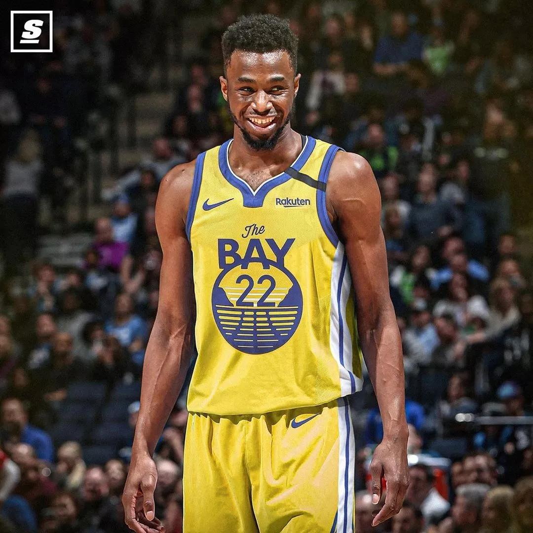 火箭与开拓者交易四名球员及选秀权，换得阿夫迪亚，以解决薪资压力和阵容调整。（火箭与开拓者达成大交易：送出四将加选秀权换来阿夫迪亚，缓解薪资压力并优化阵容）