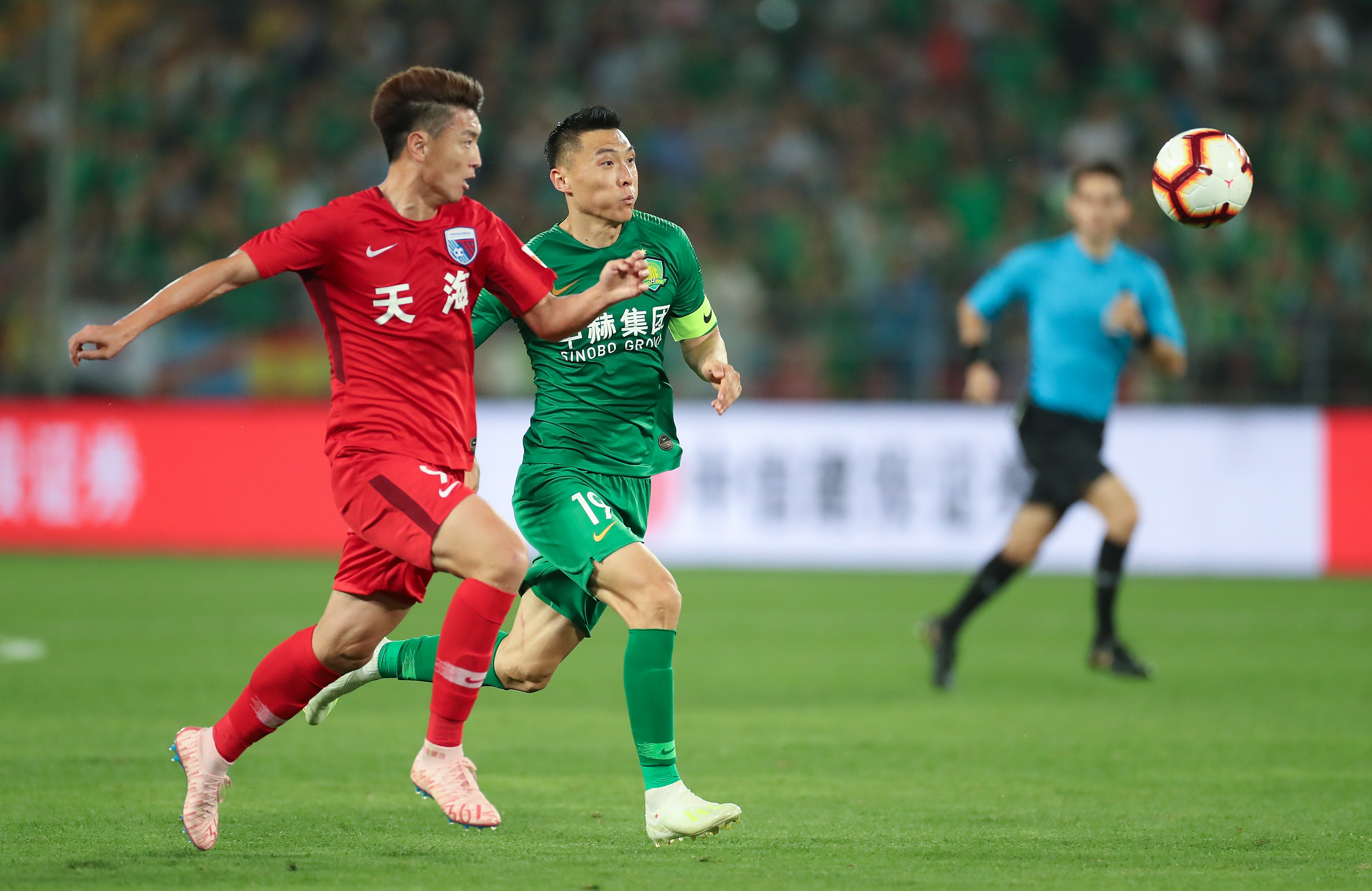 萨索洛前锋皮纳蒙蒂比赛时家中失窃，事发时孩子和保姆在家里（萨索洛前锋皮纳蒙蒂比赛期间家中被盗，孩子和保姆在屋内）