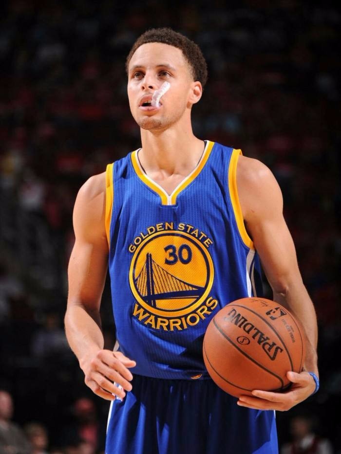 世体：维尼修斯的续约仍停滞，他索要的3000万欧年薪太高了（世体：维尼修斯续约陷入停滞，3000万欧年薪要价被指过高）