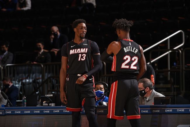 篮球勇士教练组进行临场换人调整收好效果（勇士教练组临场换人调整，收效显著）