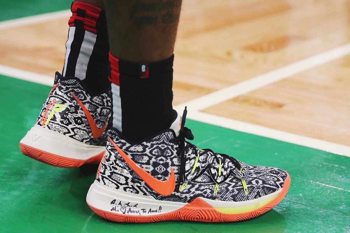 曾经的前场搭档！安东尼和拉什福德拥抱这一刻，你想到了什么？（安东尼与拉什福德相拥：昔日前场拍档这一瞬，你想到了什么？）