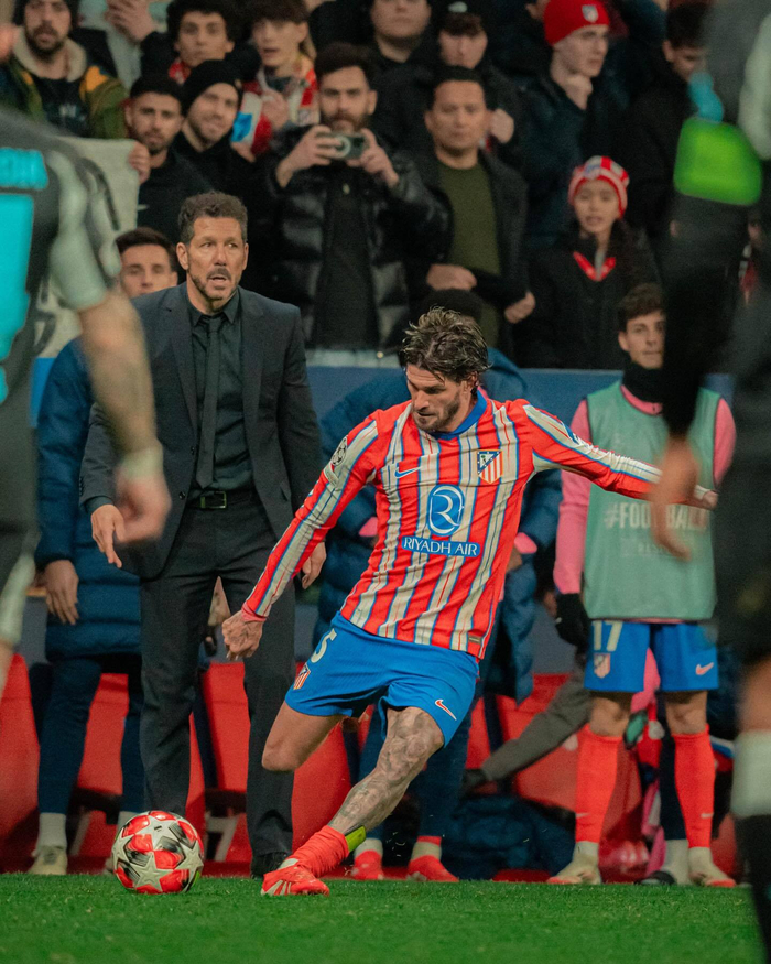 足球英超历史第2000场比赛达成（英超迎来历史第2000场比赛）