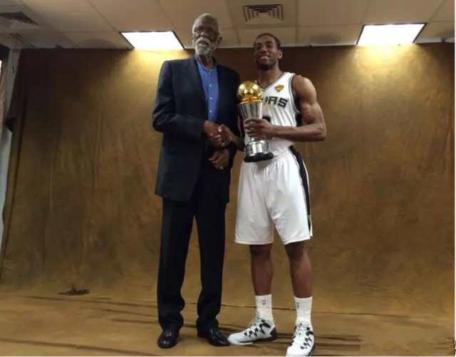 意媒：因机场跑道结冰，尤文全队与远征球迷被困挪威（跑道结冰致航班受阻，尤文全队与远征球迷滞留挪威）