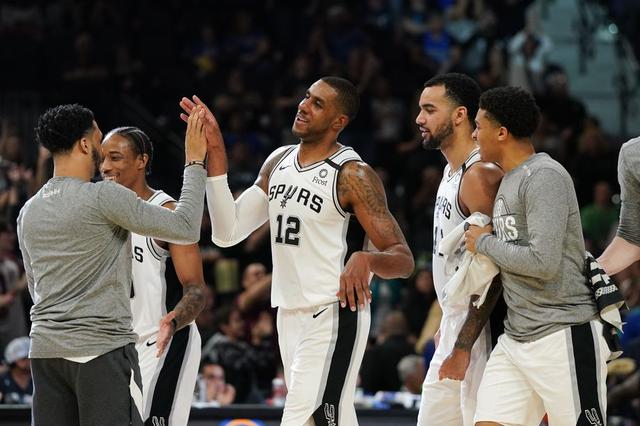 奎因连续3场20+，本届新秀中除克尼佩尔（2次）外第二人（奎因连砍3场20+，本届新秀中仅次克尼佩尔（2次），为第二人）